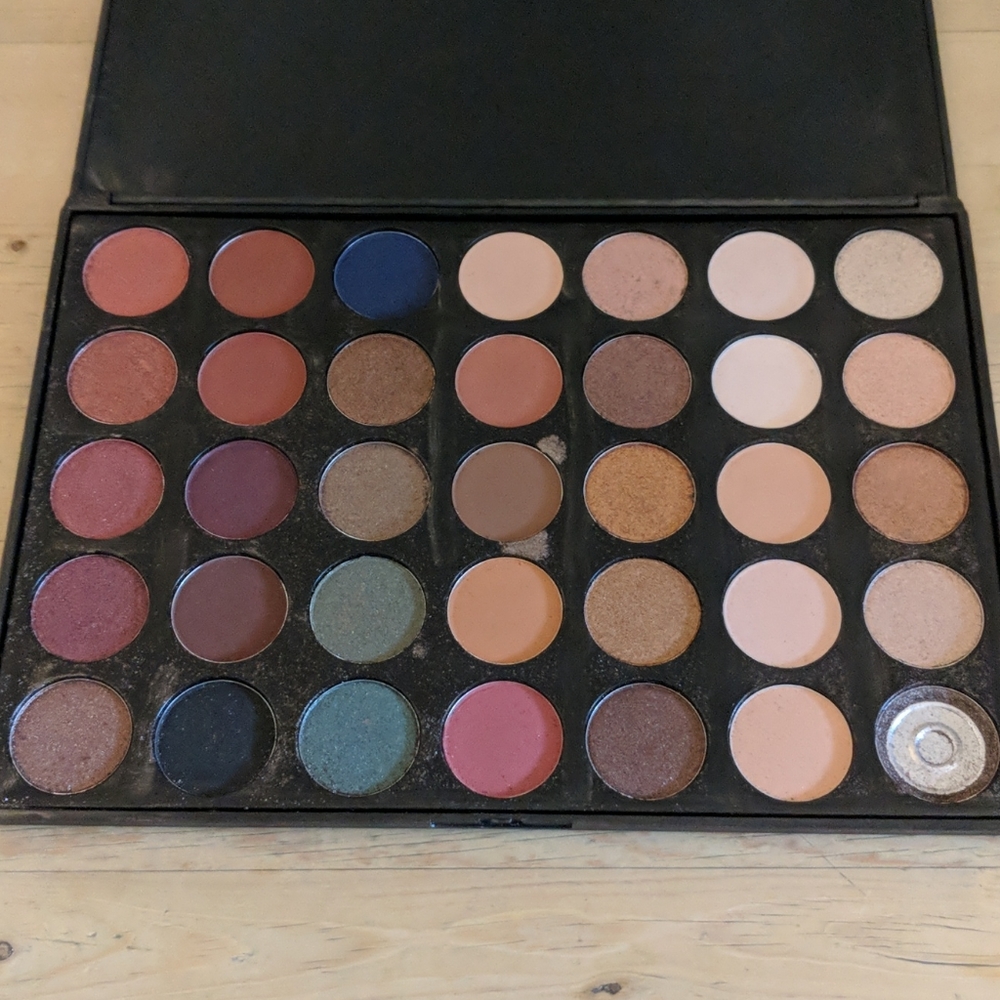 Professional Eyeshadow Palette Broken